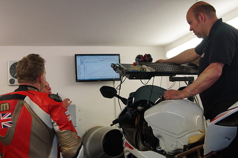 BMW S1000RR M (2019): Performance testing, dyno and full Akropovič system