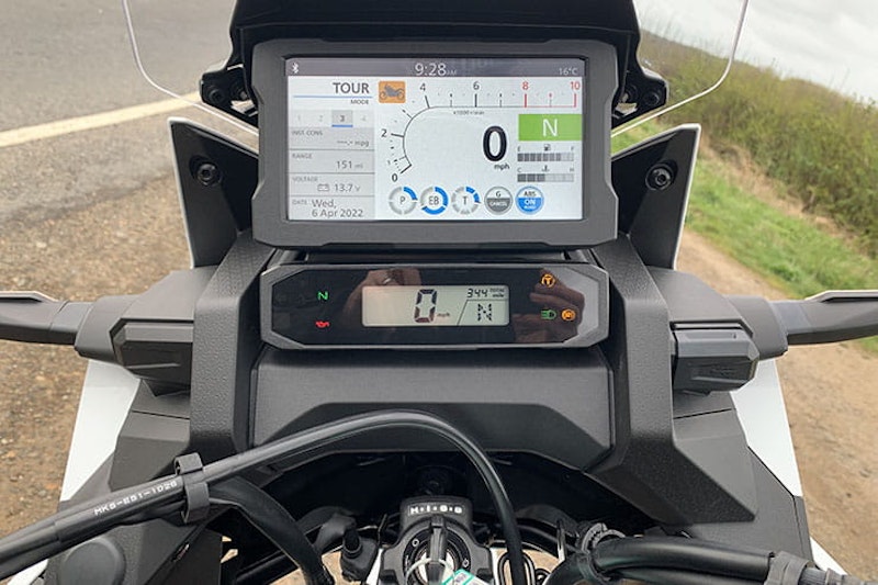 Honda NT1100 2022 long term review price spec_02