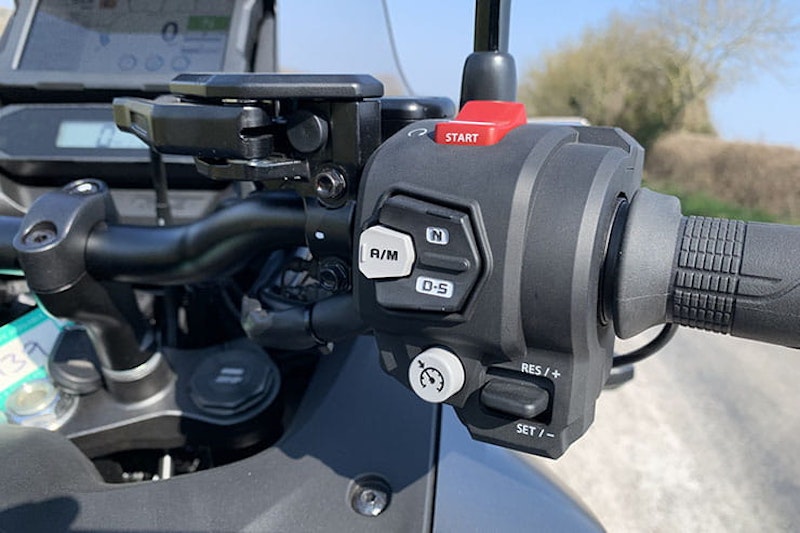 Honda NT1100 2022 long term review price spec_18