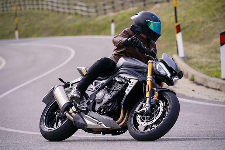 Pirelli Diablo Rosso IV Corsa Review_113a
