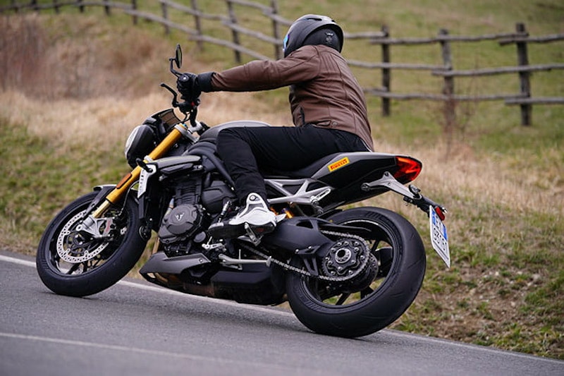 Pirelli Diablo Rosso IV Corsa Review_140a