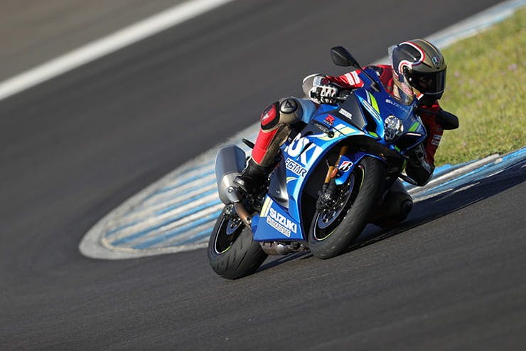 BikeSocial tests Bridgestone Hypersport Battlax S22