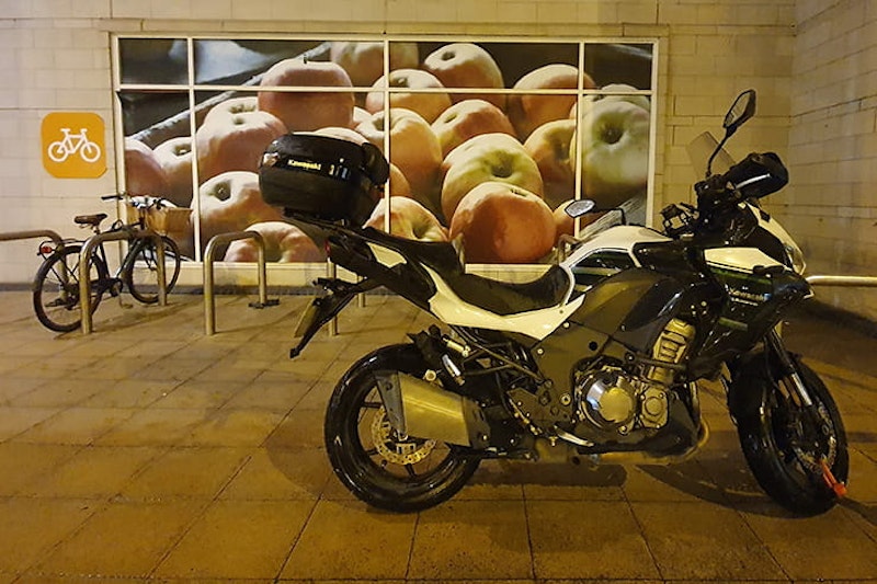 2019 Kawasaki Versys 1000 review. Long term road test and full specs of the big adventure tourer. Pillion opinion, long distance, build quality and more…