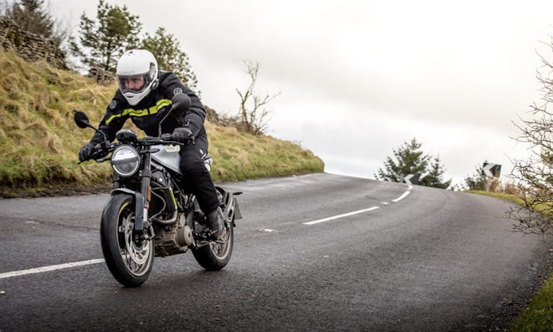 Husqvarna 401 Vitpilen and Svartpilen BikeSocial Review
