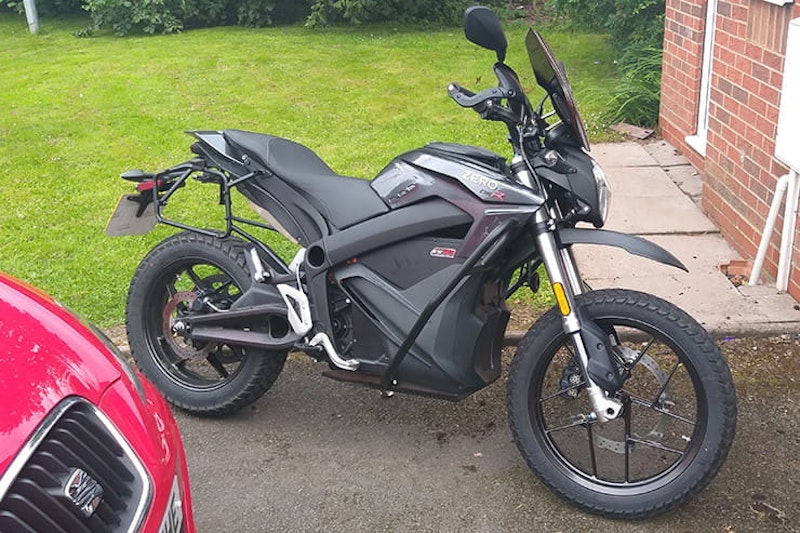 Just how practical is a Zero DSR for someone who commutes 100 miles a day? Full long-term owner review of this electric motorcycle… does it have the range?