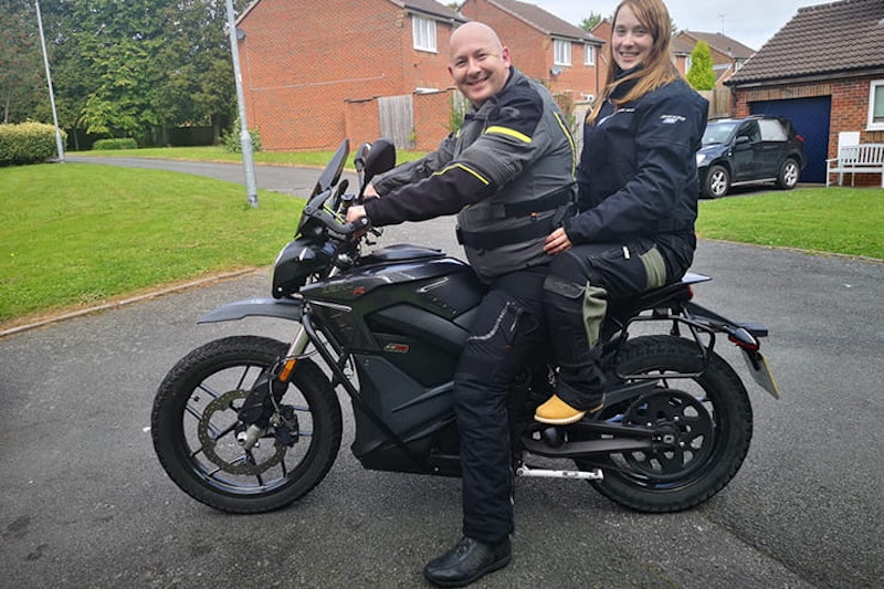 Just how practical is a Zero DSR for someone who commutes 100 miles a day? Full long-term owner review of this electric motorcycle… does it have the range?