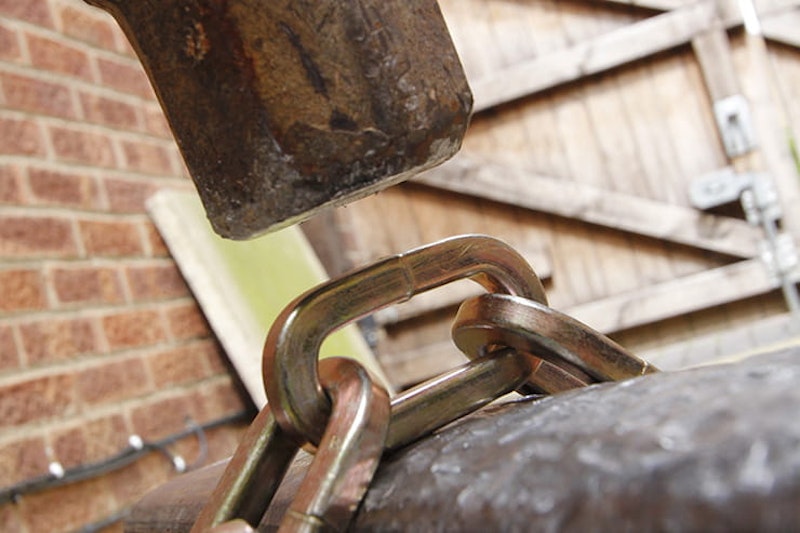 BikeSocial test motorcycle locks and chains with a sledge hammer