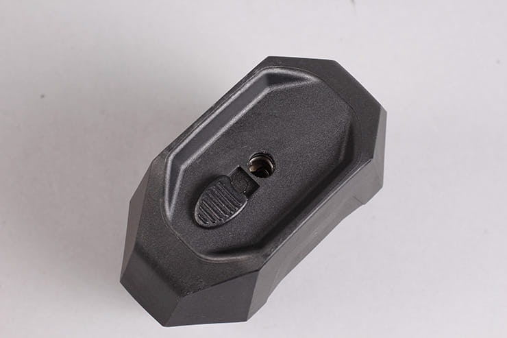 Oxford Monster XL Chain and Padlock keyhole
