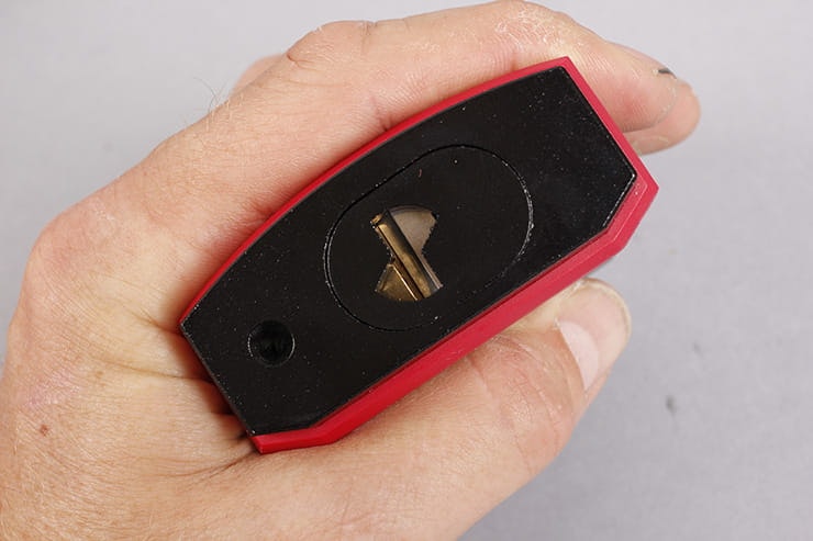 Pewag VKK 10x35 and Mul-T-Lock NE14L padlock key hole