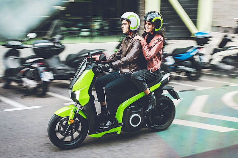 How are electric motorcycles different to ICE Range Power Torque Engine Braking_04