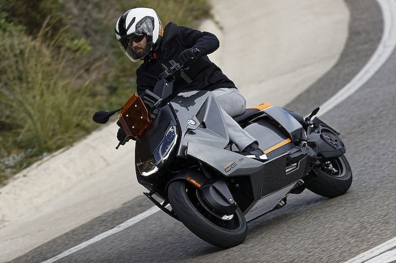 How are electric motorcycles different to ICE Range Power Torque Engine Braking_06