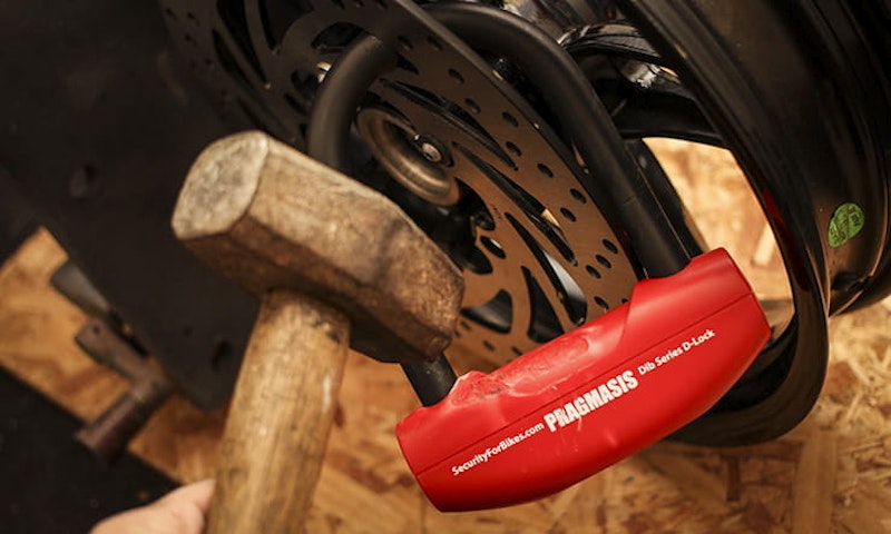 Scooter U-lock smash off
