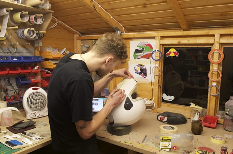 DrKolor masks a crash helmet