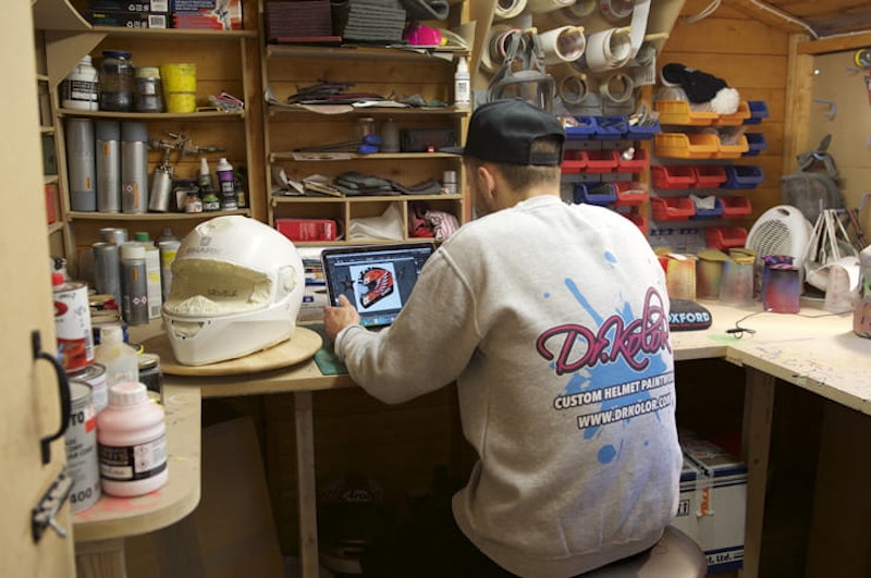 DrKolor designs a colour scheme
