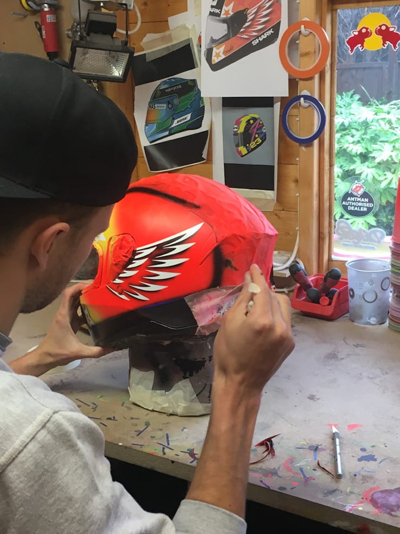 DrKolor unmasks a crash helmet