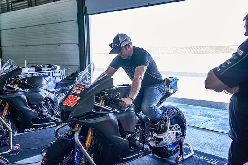 We look at the speed difference between a road-going 2020 Yamaha YZF-R1 and the 2020 McAMS Yamaha R1 to be raced in the Bennetts BSB Championship