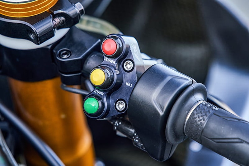 We look at the speed difference between a road-going 2020 Yamaha YZF-R1 and the 2020 McAMS Yamaha R1 to be raced in the Bennetts BSB Championship