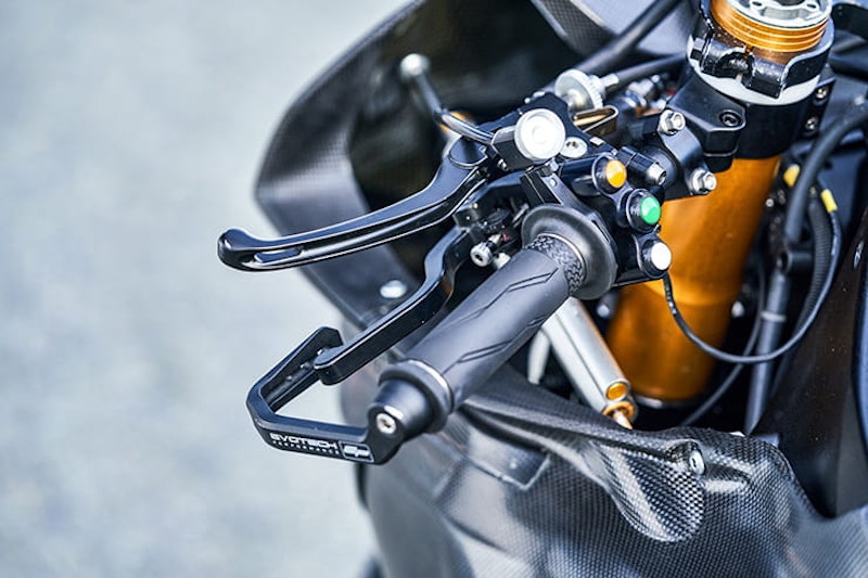 We look at the speed difference between a road-going 2020 Yamaha YZF-R1 and the 2020 McAMS Yamaha R1 to be raced in the Bennetts BSB Championship