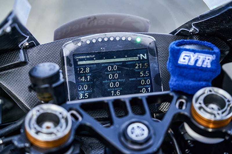 We look at the speed difference between a road-going 2020 Yamaha YZF-R1 and the 2020 McAMS Yamaha R1 to be raced in the Bennetts BSB Championship