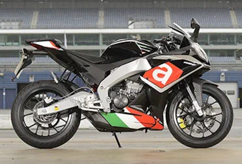 Teenage Dreams Aprilia RS4 125 vs Honda CBR125R vs KTM RC 125 vs Rieju RS3 vs Yamaha YZF R125