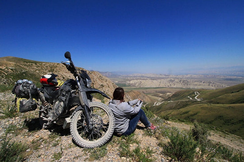 Should I travel solo, with a pillion or in a group?