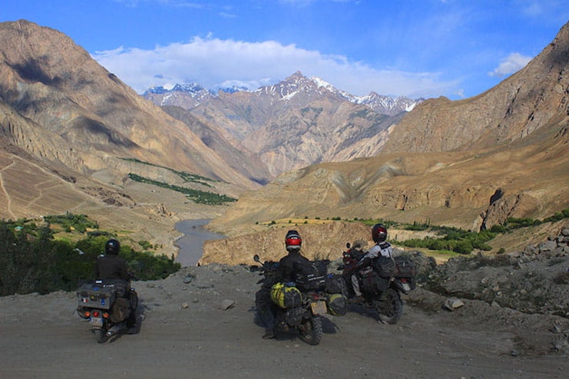 Should I travel solo, with a pillion or in a group?