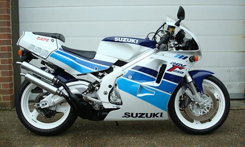 Suzuki RGV250 Review【 Modern Classic 】Buyers Guide