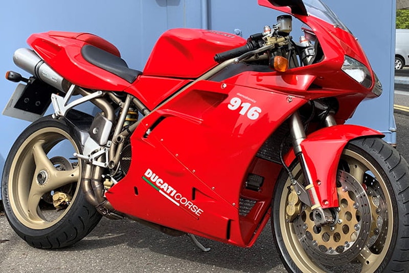 Modern classic review Ducati 916