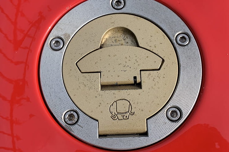 Modern classic review Ducati 916