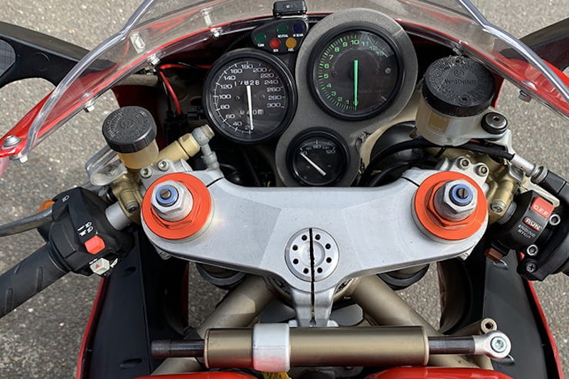 Modern classic review Ducati 916