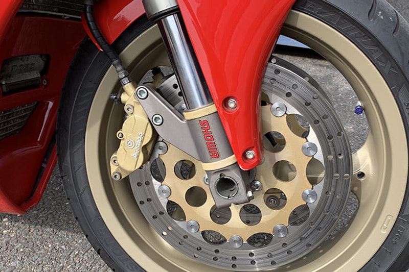 Modern classic review Ducati 916