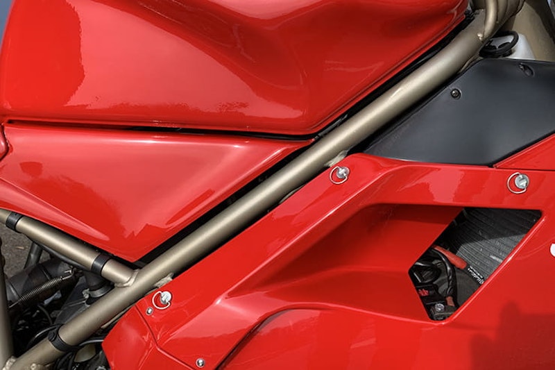 Modern classic review Ducati 916