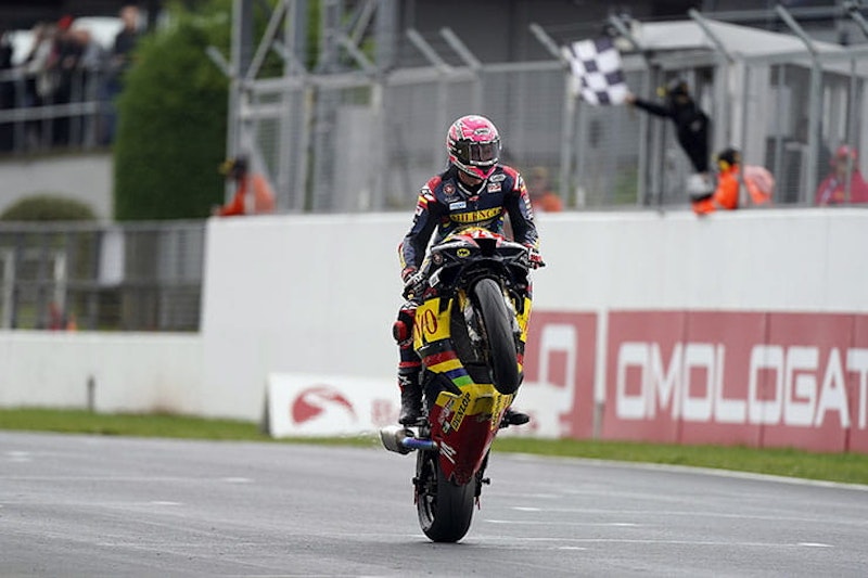 British Superstock and Supersport switch to slicks_05