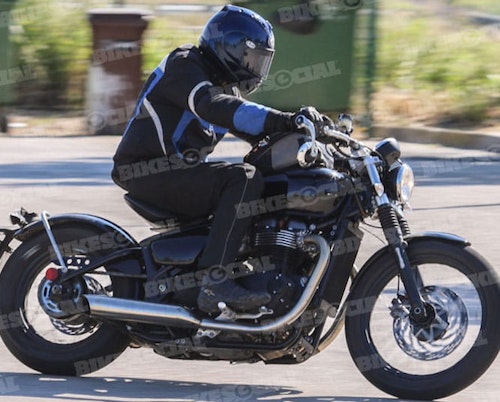 SPY SHOTS: Triumph Bobber spotted testing in Spain!