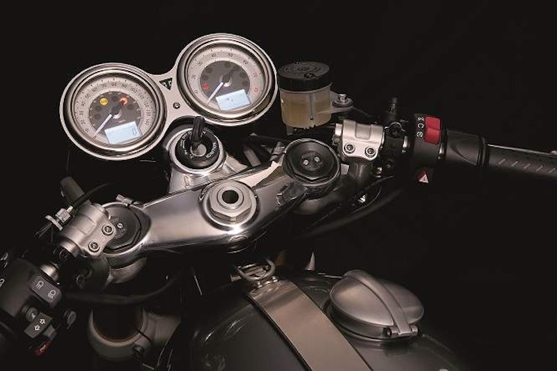 Triumph Bonneville Thruxton R clock detail
