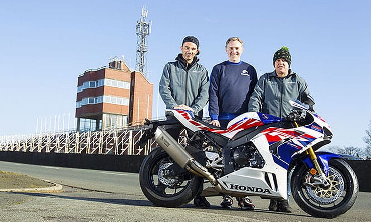 Motorcycle Island McGuinness and Irwin TT Lap_01