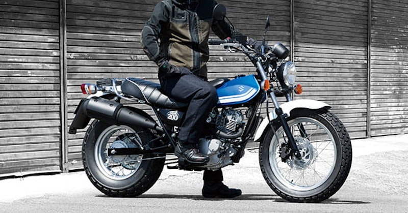 A headless model tries the VanVan 200 out for size