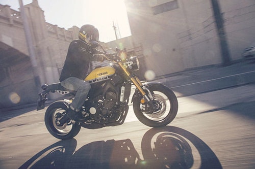 Yamaha introduces an MT-09 based XSR900 triple for 2016.