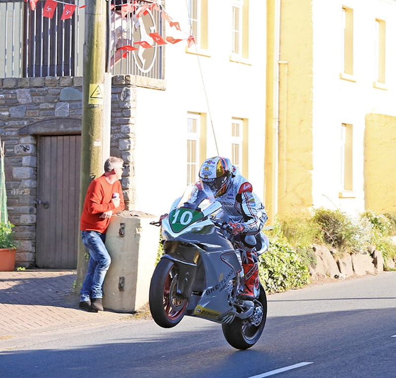 2019_Isle_of_Man_TT_Lightweight_TT_011