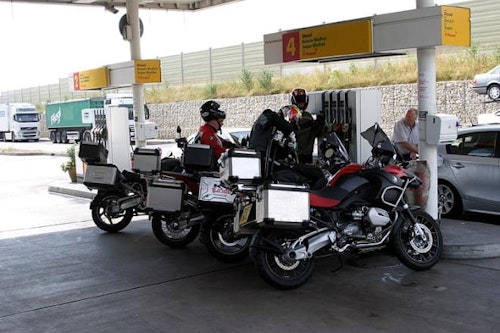 UK fuel prices at a five-year low, saving you �6.62 per tank