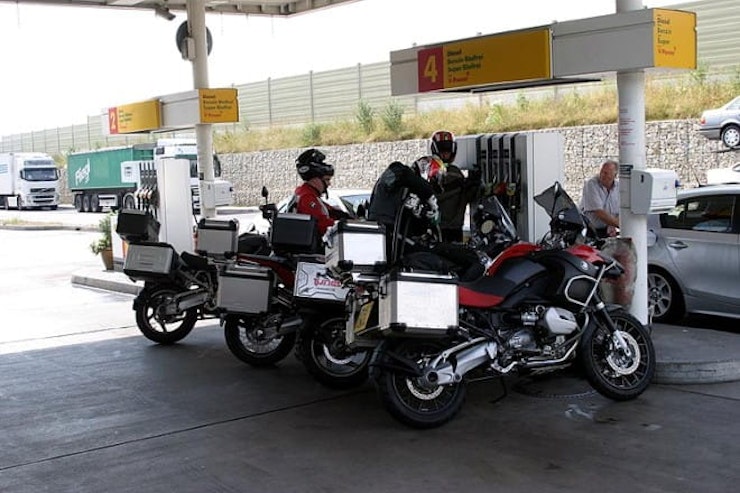 UK fuel prices at a five-year low, saving you �6.62 per tank