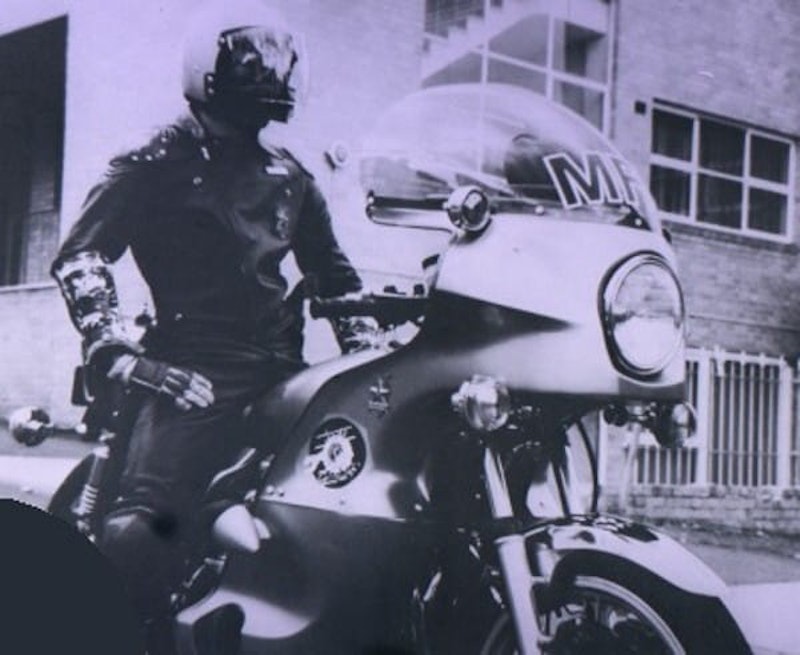 1977 Kawasaki Z1000 with modified fairings