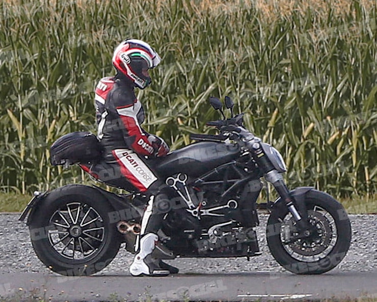 Spy Shots: New belt-driven Ducati Diavel spotted!
