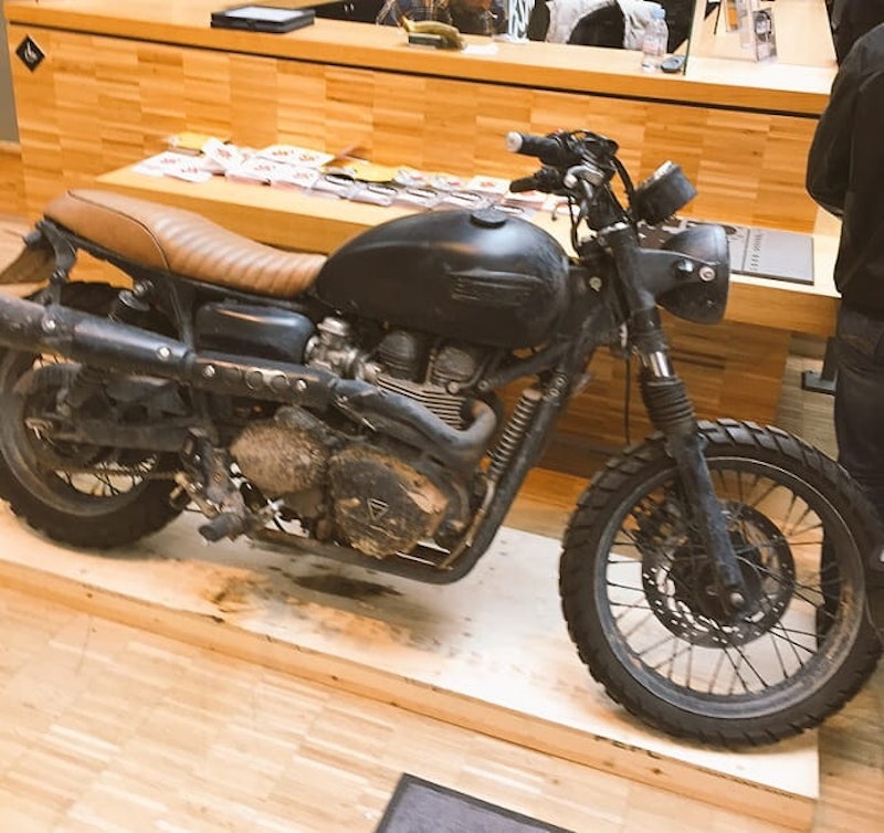 Beckham's actual bike as seen at Bike Shed Paris a few weeks ago. He didn't even bother to clean it. That's plain lazy.