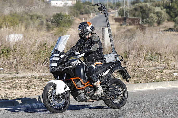 Revamped KTM 1290 Super Adventure spied