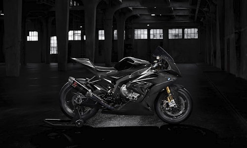 BMW HP4 RACE carbon fibre-framed concept revealed!