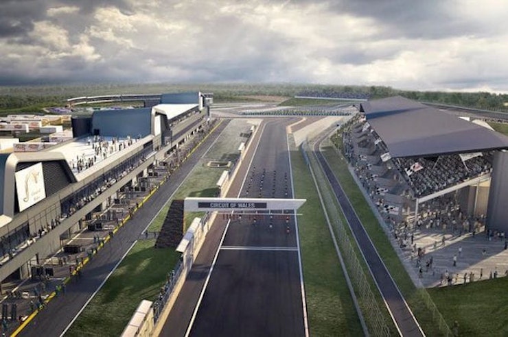 First Minister pledges commitment to Circuit of Wales