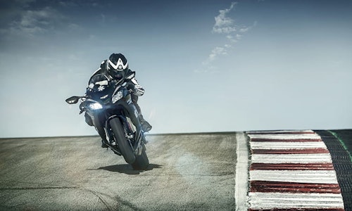 Kawasaki launch 500-off ZX-10RR