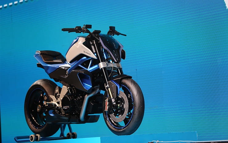 CFMoto V02-NK
