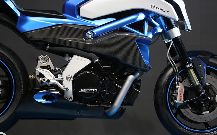 CFMoto V02-NK